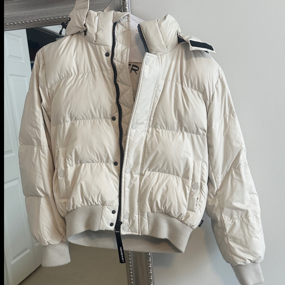 Aritzia Cropped Superpuff